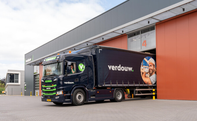 Pand Apeldoorn vrachtwagen